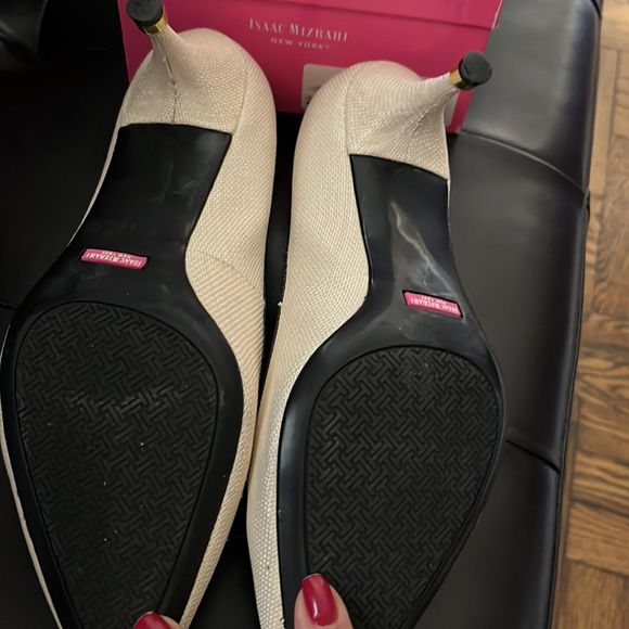 Isaac Mizrahi light natural texture is Janis - Picture 5 of 9